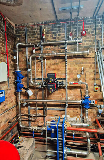 https://plumberosbornepark.com.au/uploads/2025/06/commercial-plumbing-923198.jpg